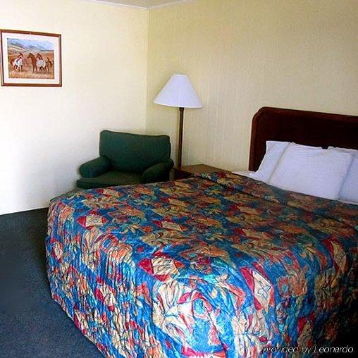 Arrowhead Motel Gillette Room photo